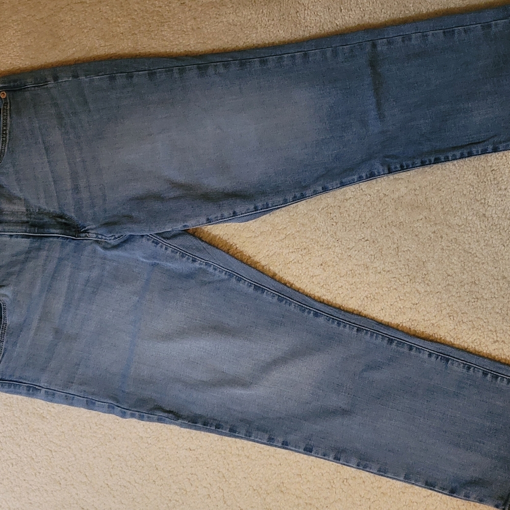 Universal Thread Slim Straight High Rise 14s